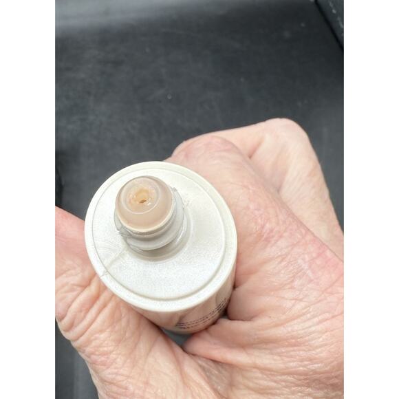 Giorgio Armani Luminous Silk Hydrating Primer Face Makeup Foundation 30ml 1oz - Picture 9 of 10